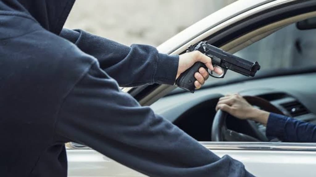 Assalto violento deixa motorista desamparada em Balneário Camboriú
