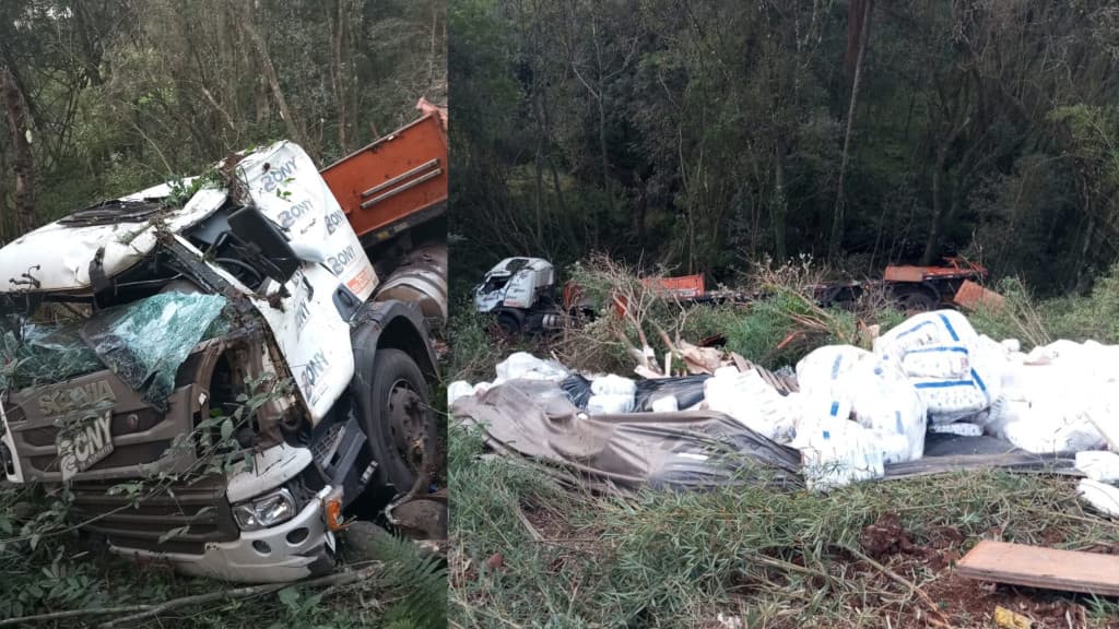 Caminhoneiro pula momentos antes de carreta capotar em ribanceira da BR-282