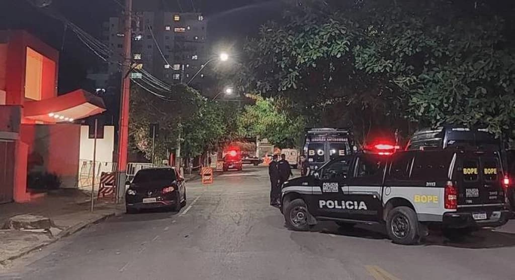 URGENTE: Suspeita de bomba fecha rua de evento com Bolsonaro em BH