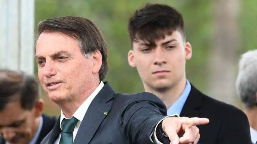 Filho do Bolsonaro em Tijucas no Jardim Progresso