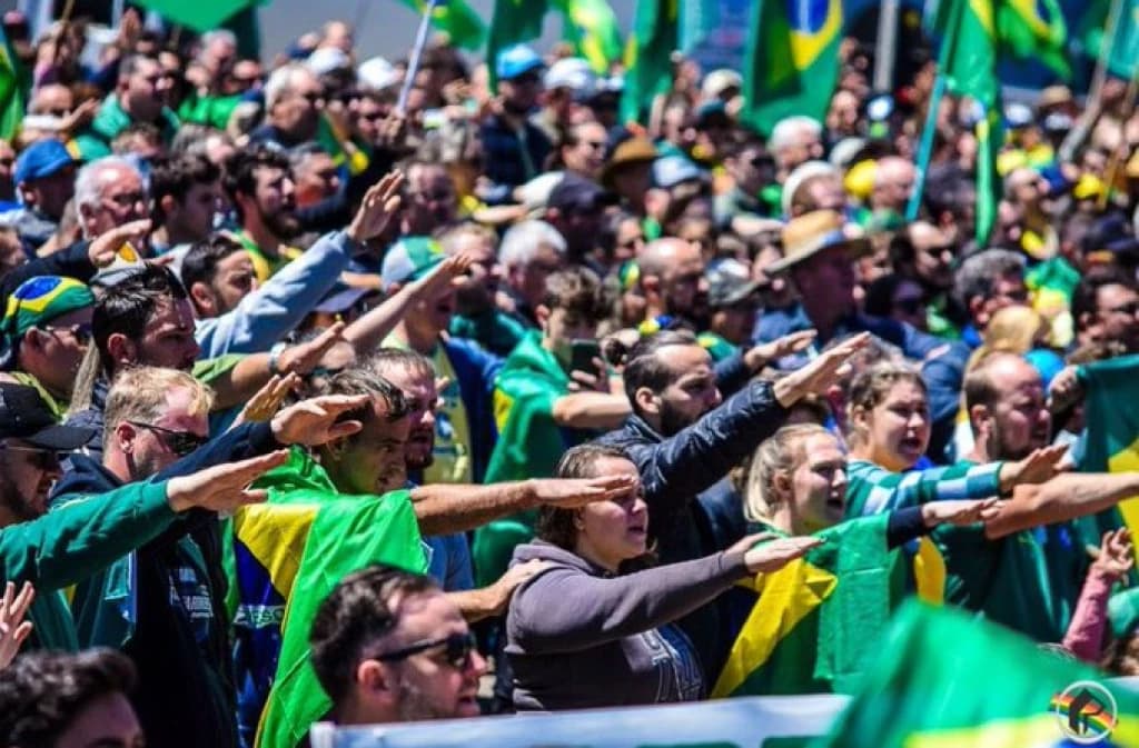 Juiz decide que chamar bolsonaristas de nazistas não é crime