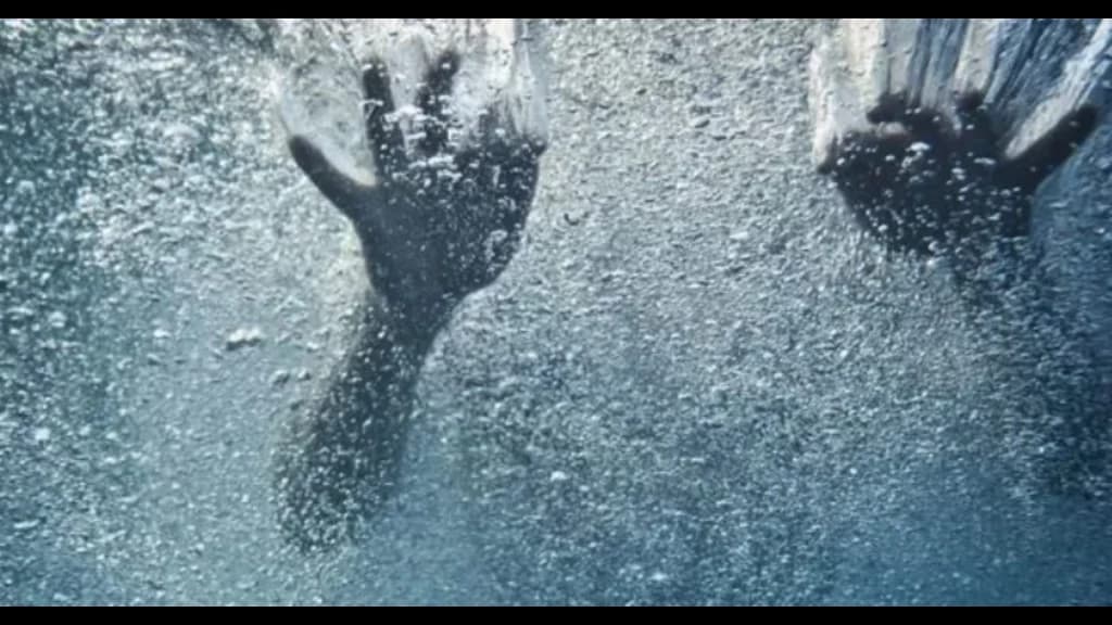 Idosa de 75 anos morre após se afogar em piscina