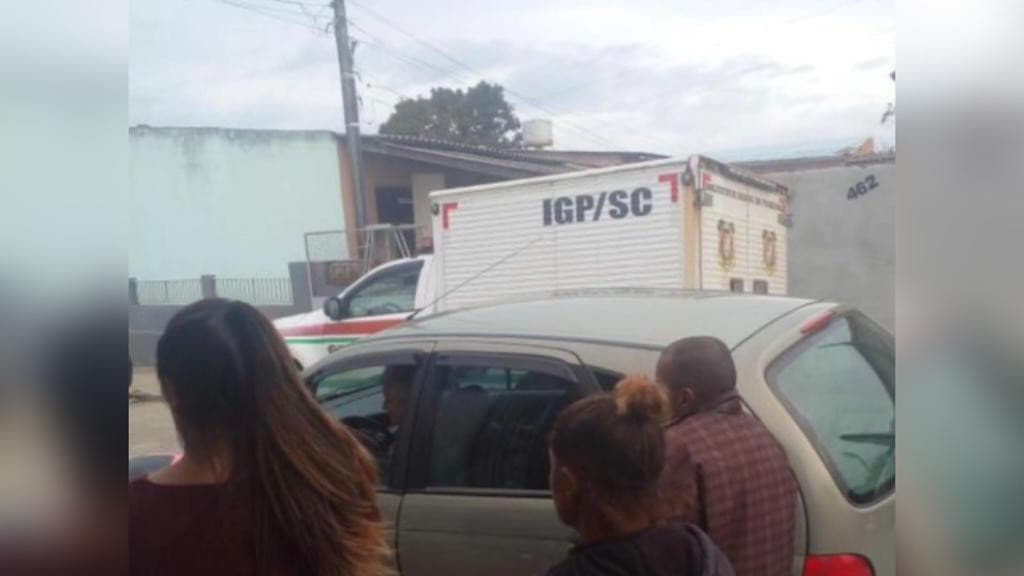 Bebê encontrado morto em Laguna morreu no útero da mãe, revela laudo pericial
