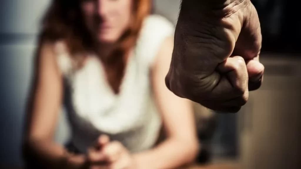 Homem agride esposa com diversos socos, em Bombinhas