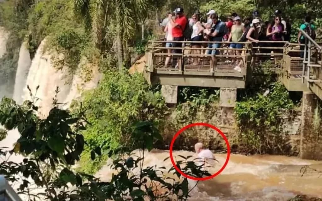 Corpo de turista que caiu ao tirar selfie nas Cataratas do Iguaçu é encontrado