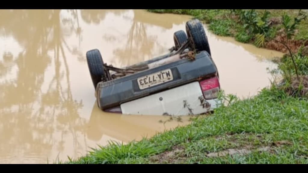 Carro da prefeitura de Apiúna se envolve em acidente