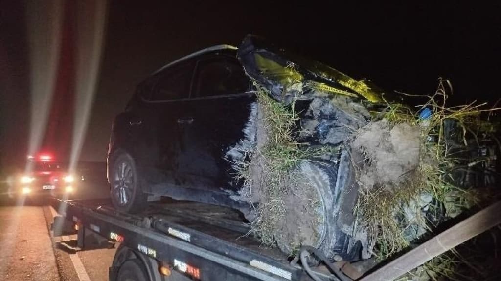 Mulher fica gravemente ferida ao capotar com carro em Brusque