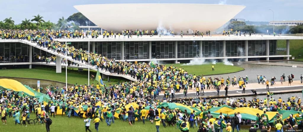 Manifestantes contrários ao retorno de Lula ao poder protestam em Brasília