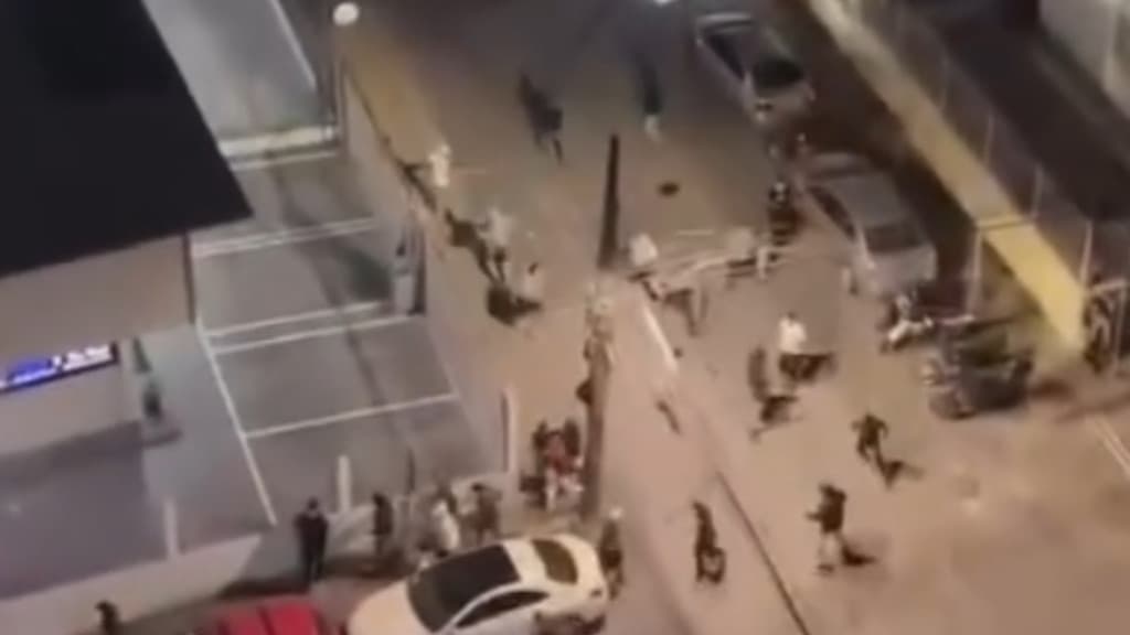 VÍDEO: Torcedores de Internacional e Corinthians brigam antes de partida em Florianópolis
