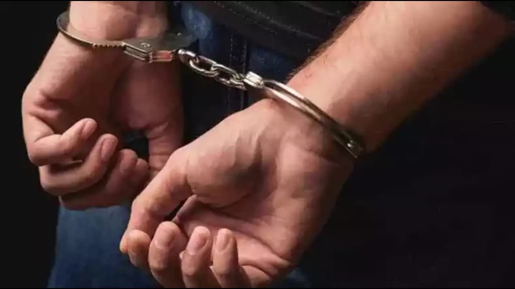 Homem usou fotos íntimas para chantagear e estuprar jovem por seis anos