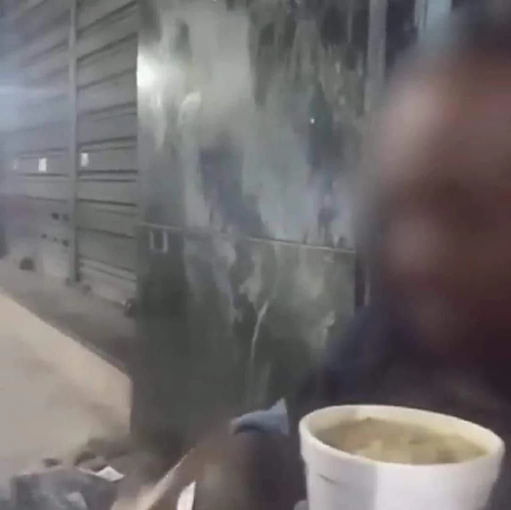Cliente faz pedido inusitado em delivery para morador de rua