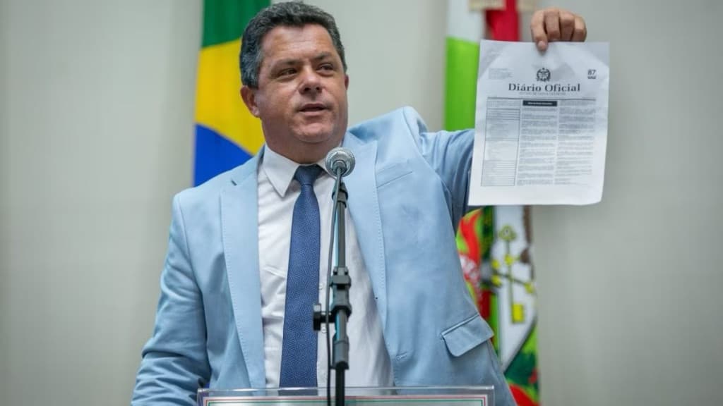 Deputado de SC propaga desinformação e justiça manda excluir “fake news”