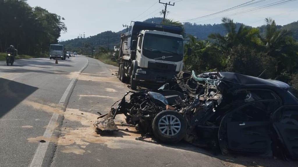 Condutora de veículo morre após grave acidente na SC-110