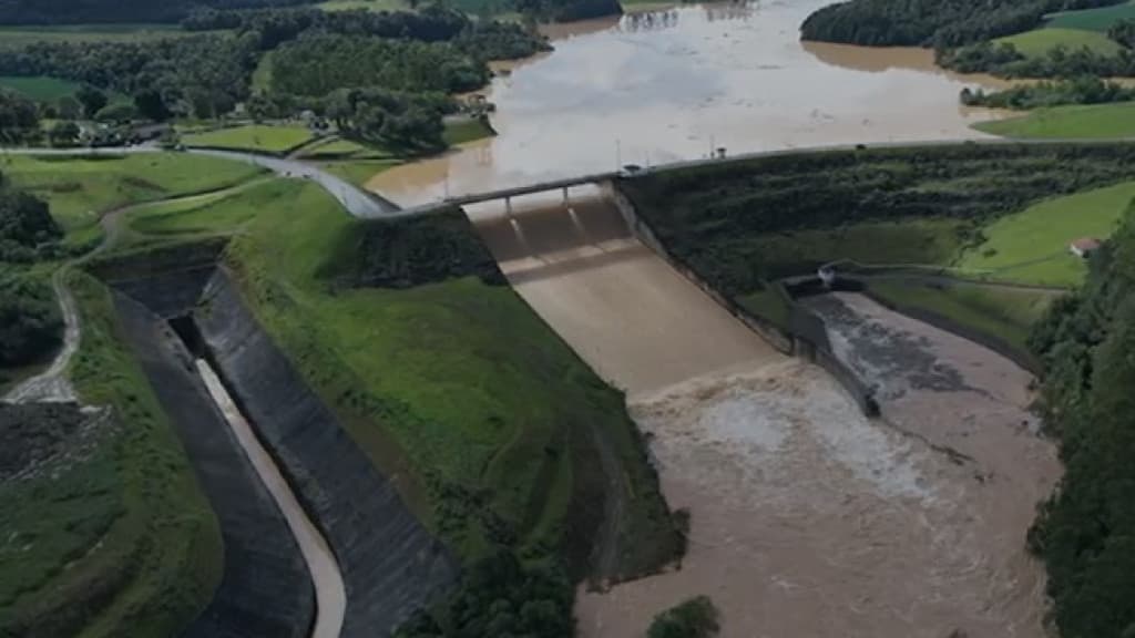 VÍDEO: Imagens aéreas mostram situação nas barragens de Taió e Ituporanga
