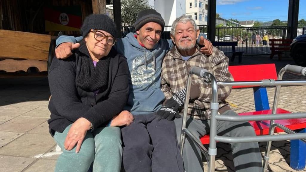 Amor sem limites: Filho pedala quase 16h para cuidar de pai em abrigo no RS