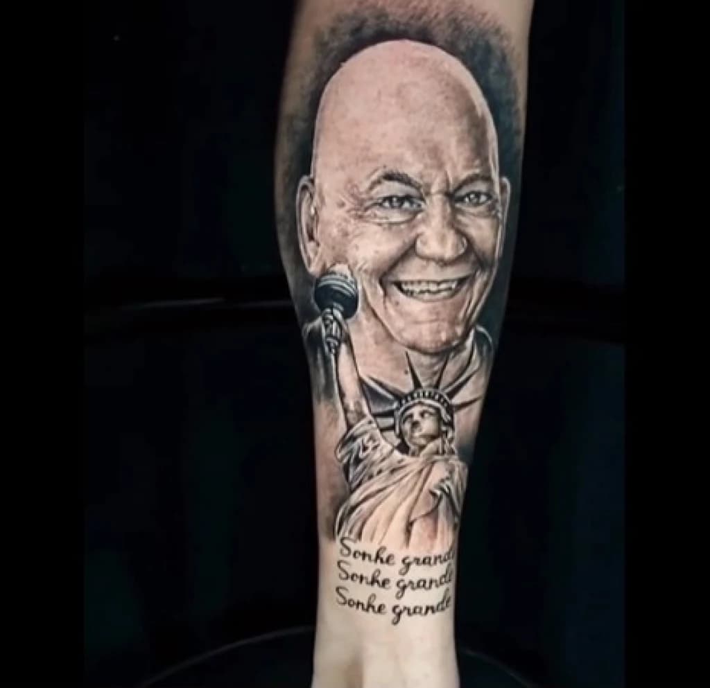 Mulher homenageia Luciano Hang com tatuagem e viraliza