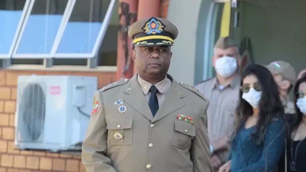 Coronel se aposenta após anos de trabalho dedicados à segurança pública