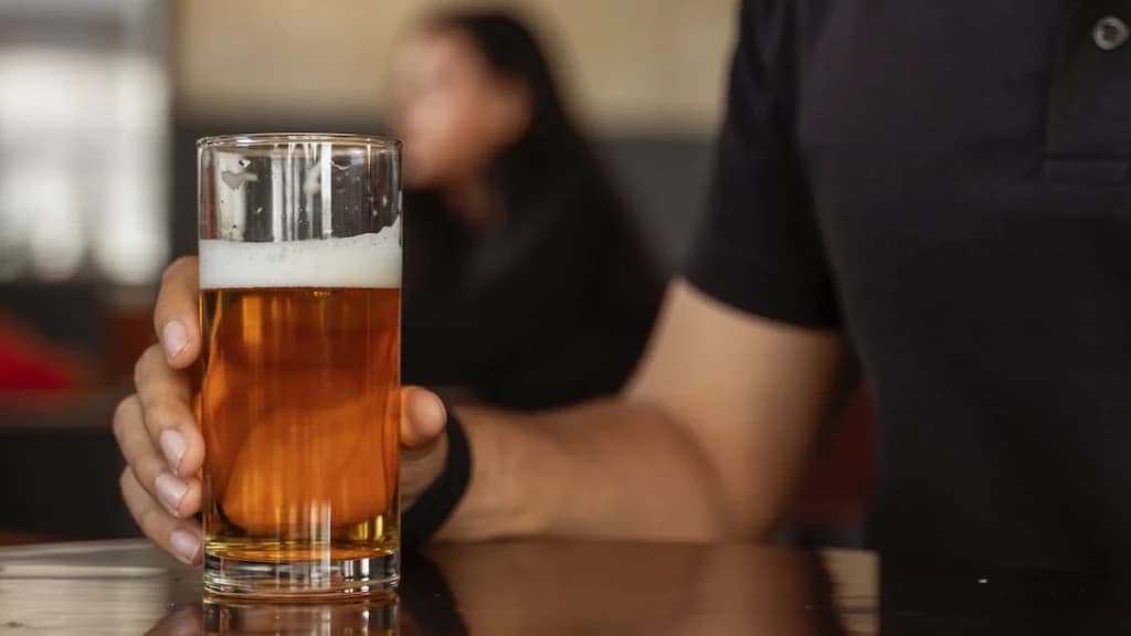 Mulher mata marido ao servir cerveja com veneno de mato após sofrer agressões