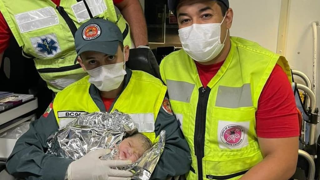 MILAGRE DA VIDA: Bombeiros realizam parto emergencial em SC
