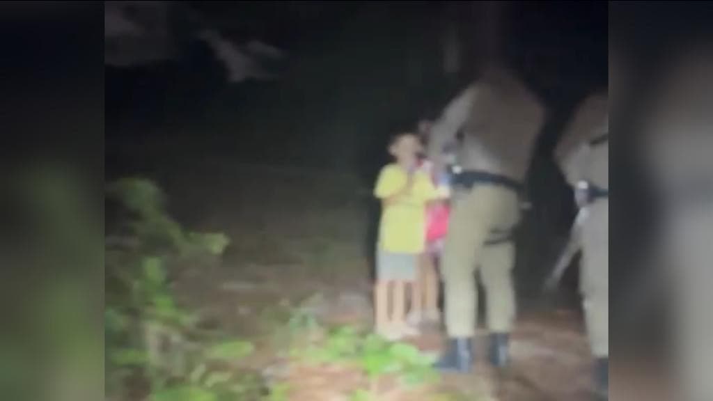 Mãe e filho são resgatados após se perderem em trilha de Florianópolis