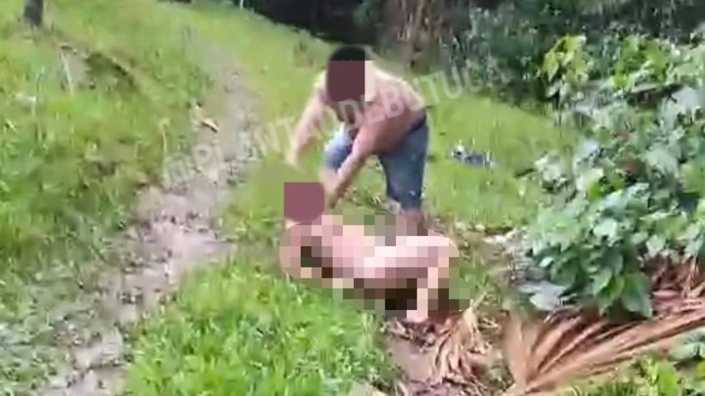 Moradores espancam homem que se masturbou em frente à mãe e filha