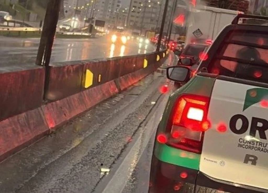 Acidente gera trânsito na BR 101 em Itapema
