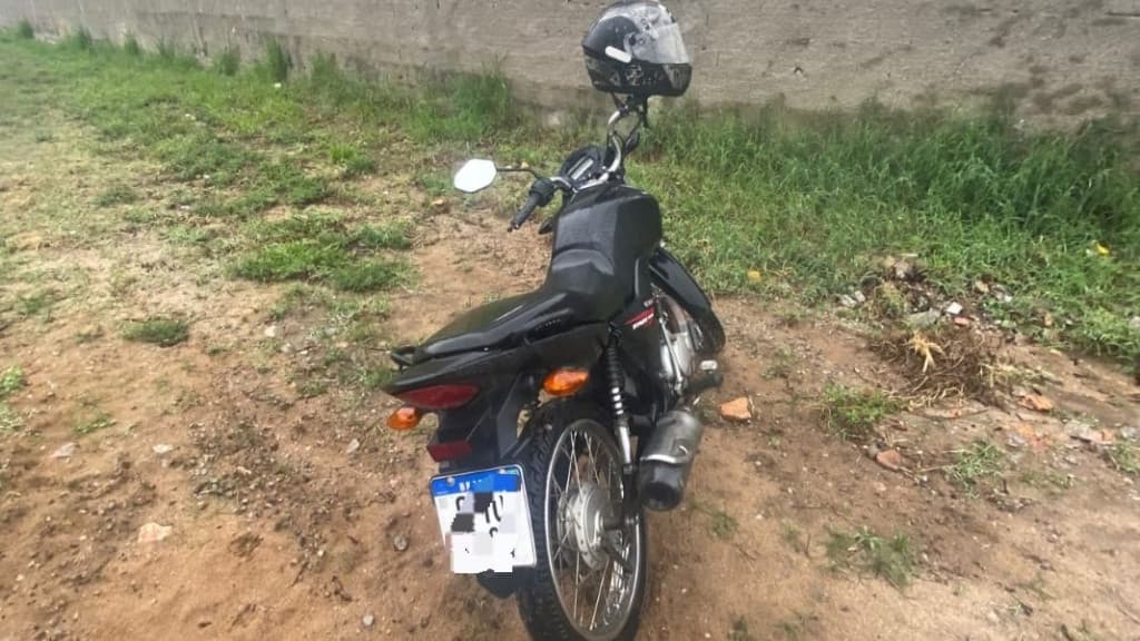 PM recupera motocicleta com placas de Brusque e registro de furto em Tijucas