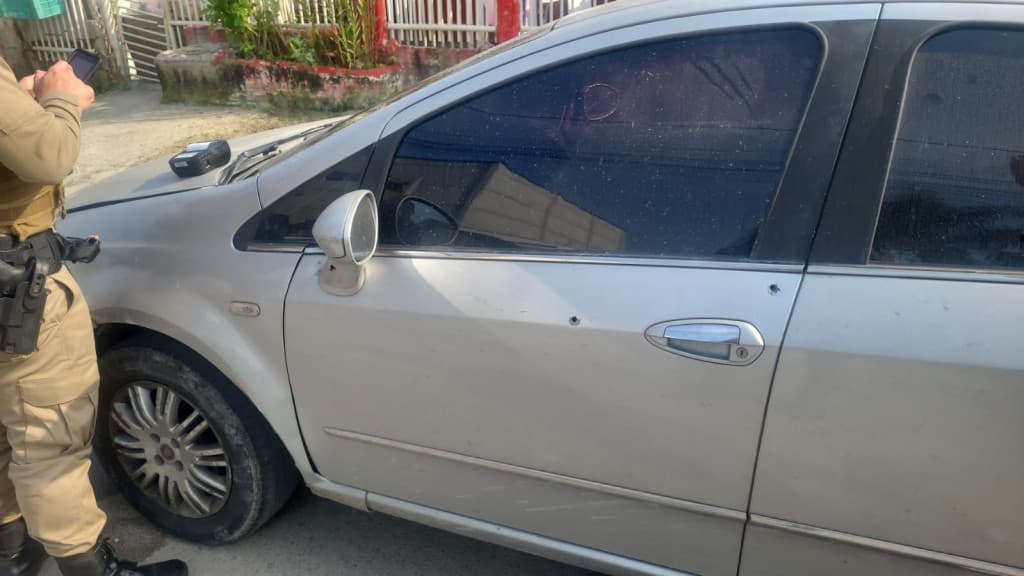 URGENTE: Carro é “cravado de bala” em tentativa de homicídio em Itapema