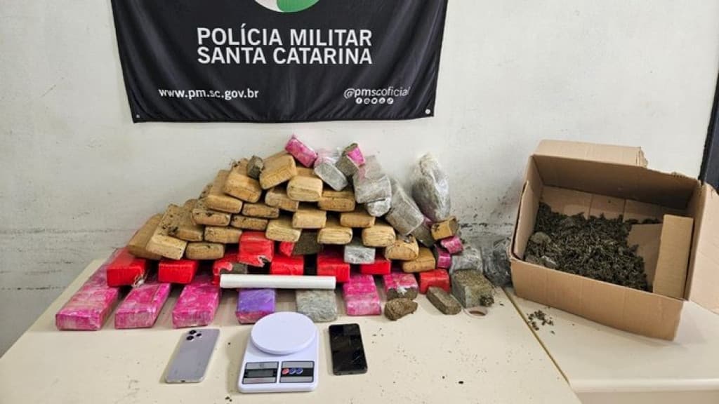 Homem preso com quase 40 kg de maconha alega “uso pessoal” em Joinville