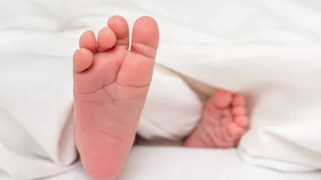 “Pai” é preso por socar rosto de bebê de 10 meses em Jaraguá do Sul
