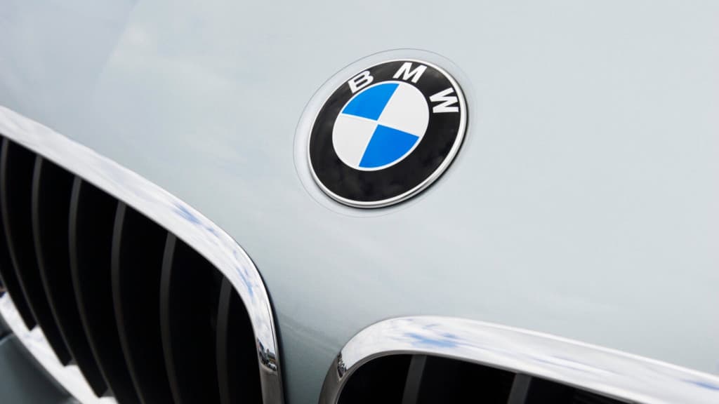 Discussão em Blumenau acaba com motorista de BMW atropelando motociclista