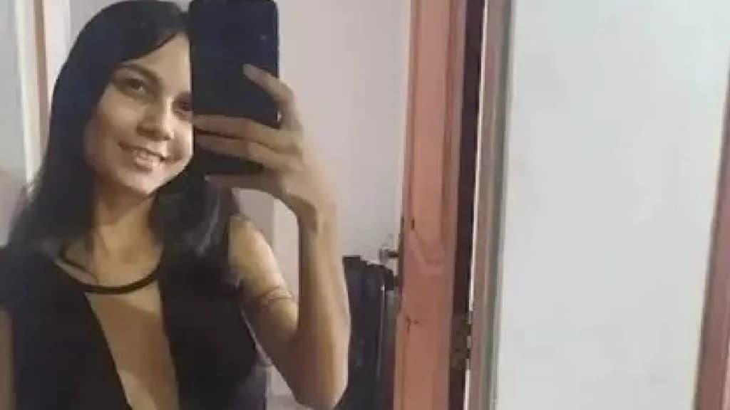 Mulher é encontrada morta, seminua e com sabão em pó pelo corpo