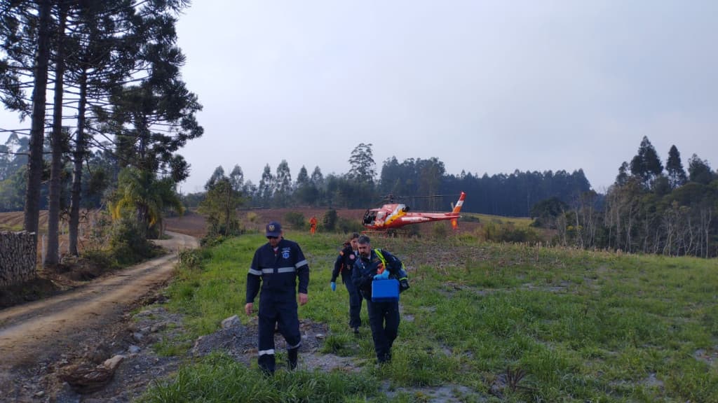 Trabalhador é esmagado por trator e mobiliza Arcanjo