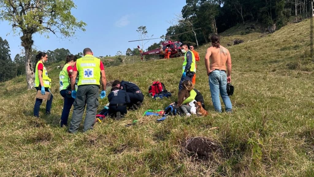 Queda de asa-delta mobiliza bombeiros em Santo Amaro da Imperatriz