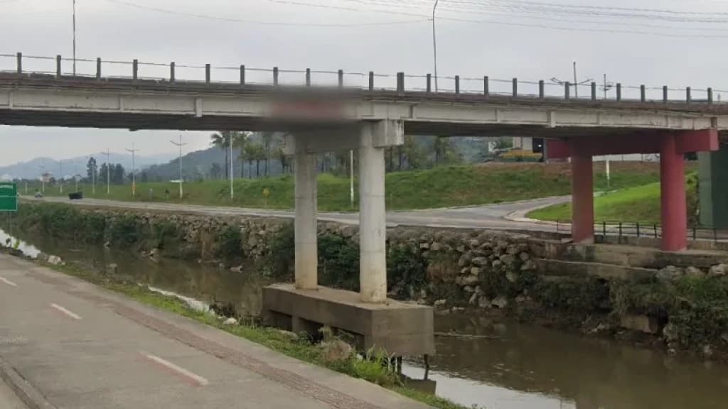 Moradores encontram corpo preso em restos de árvores no Rio Itajaí-Mirim, em Brusque