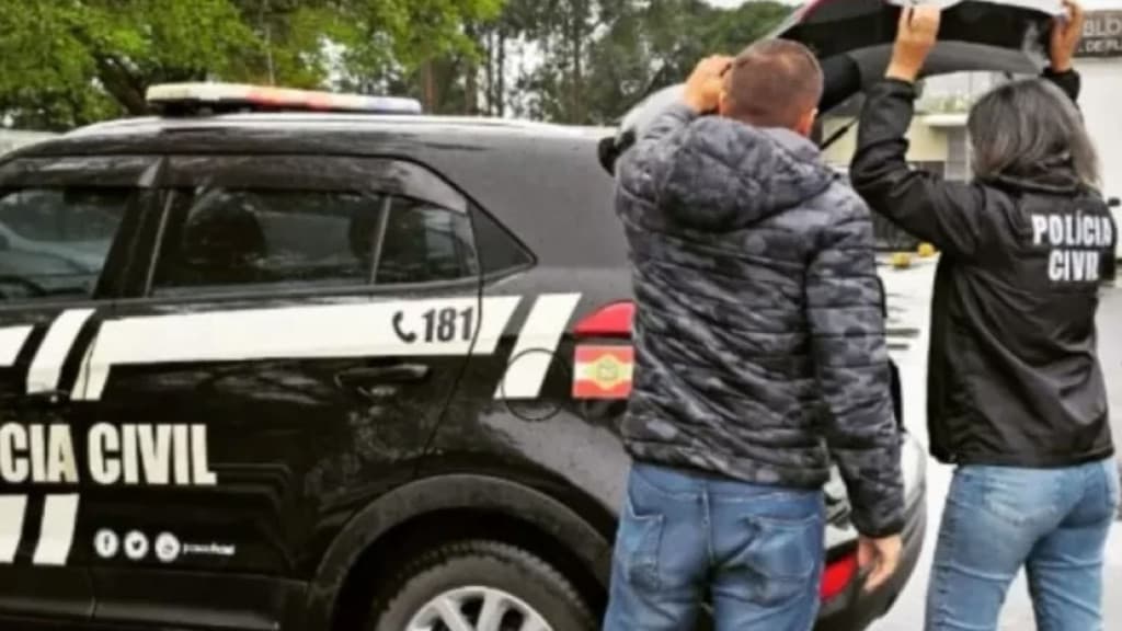 “Dizia que incorporava”: Pai de Santo enganava fiéis para estuprá-las em SC