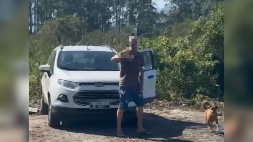“Vai timbora, jaguara véio”: homem é surpreendido ao jogar lixo em rua de Tijucas