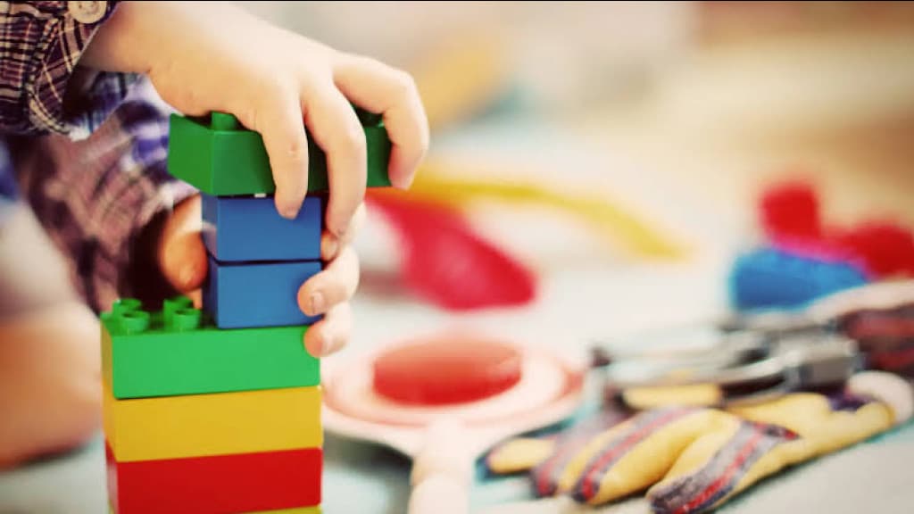 Professora é indiciada por morder criança em creche de SC