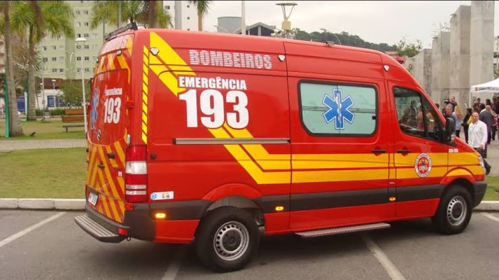 Homem cai de andaime e é socorrido em Itapema