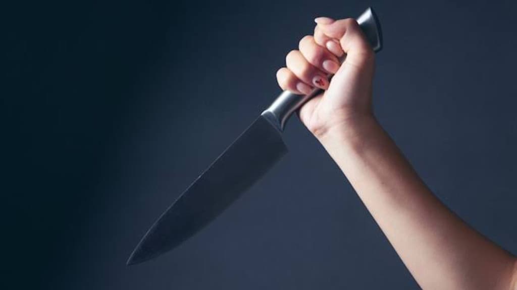 Mãe se revolta com filha “mandriona”, manda procurar emprego e acaba esfaqueada