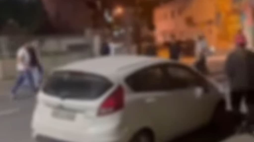 Motorista bêbado entra em briga, dirige na contramão e atropela motociclista