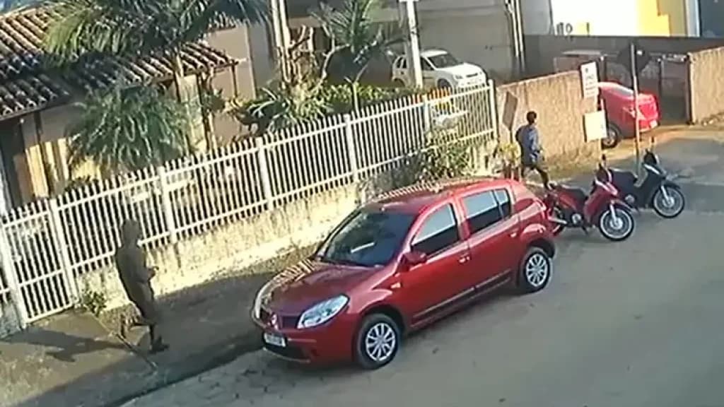 Homem é baleado durante assalto em loja de roupas