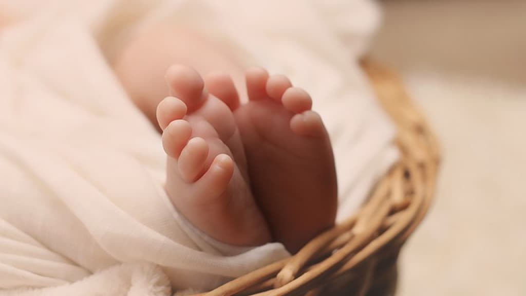 “Por favor, cuidem bem dele”: mulher abandona bebê no banheiro feminino de UPA