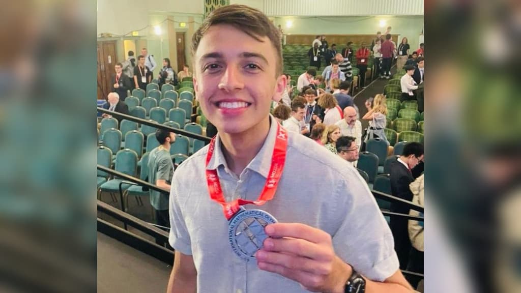 Catarinense conquista medalha na Olimpíada Internacional de Matemática