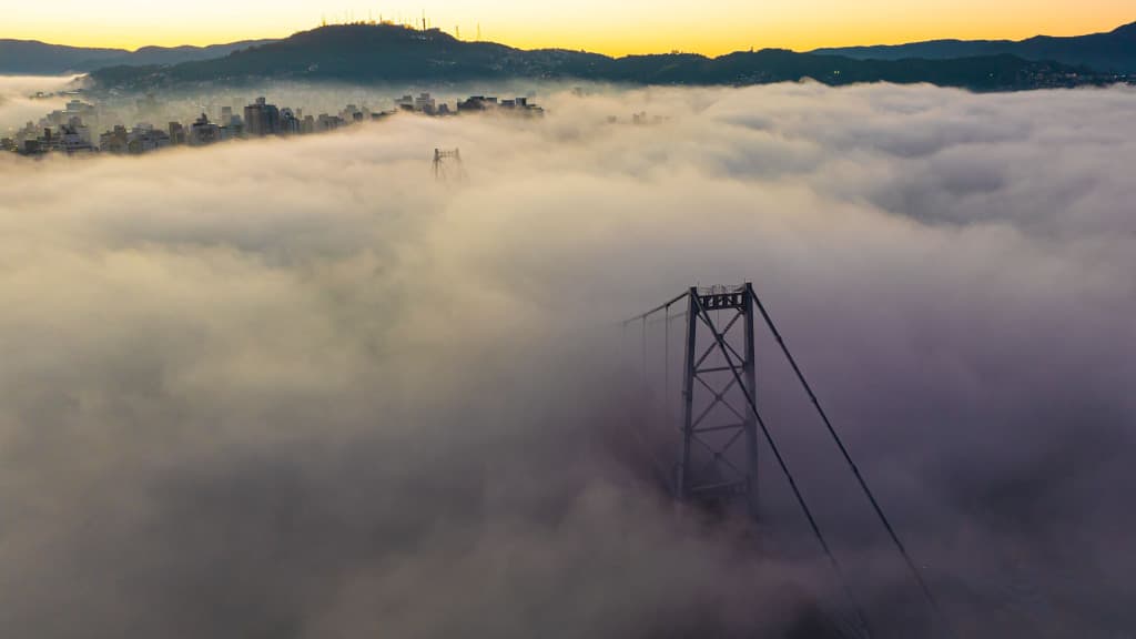 Nevoeiros densos transformam a paisagem de Santa Catarina neste inverno