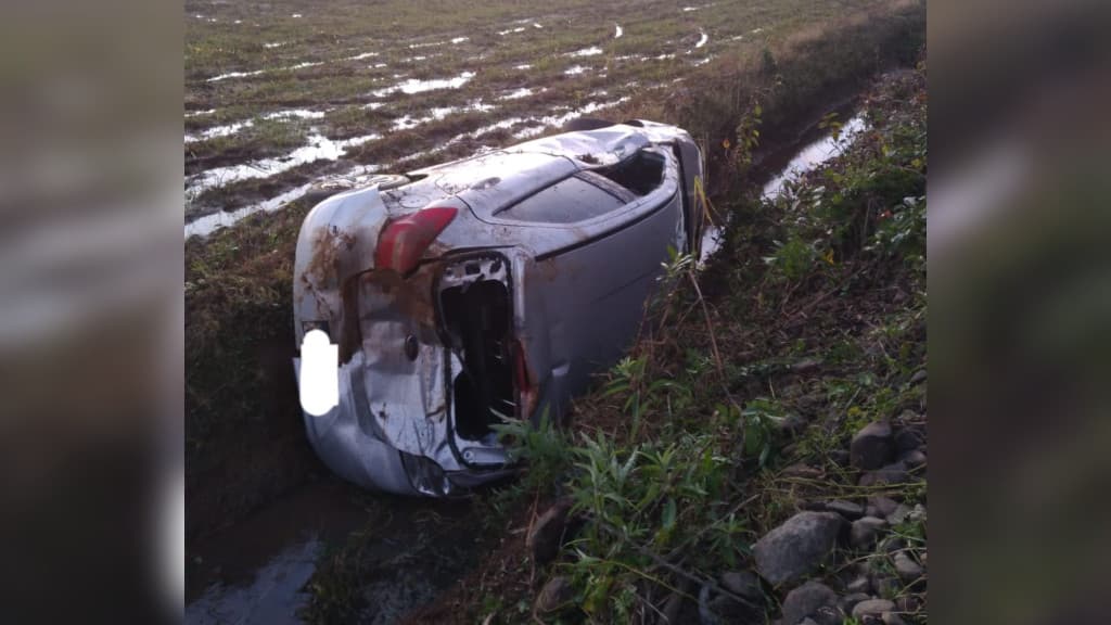 Grave capotamento é registrado na SC-447 e mulher sobrevive