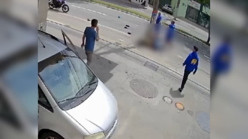 Idoso “voa longe” após cortar a frente de motociclista em Florianópolis