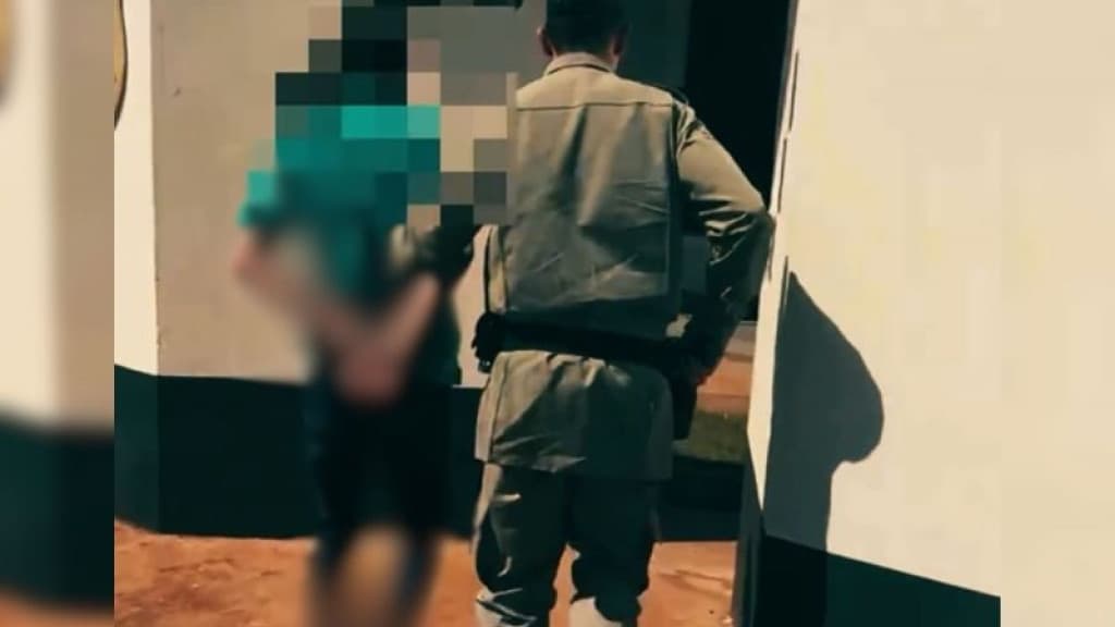 Catarinense viaja mais de mil km para perseguir mulher e é preso com pornografia infantil