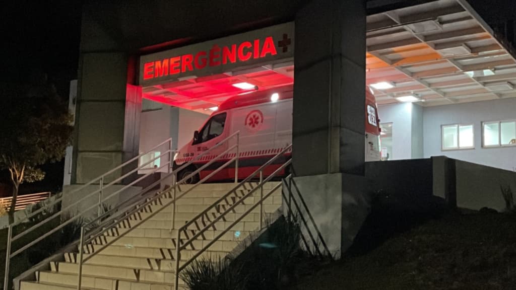 Padrasto esfaqueia enteada e companheira em tentativa de feminicídio em SC