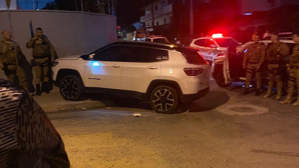 URGENTE: Ladrão de veículo morre em troca de tiros com a PM em Joinville